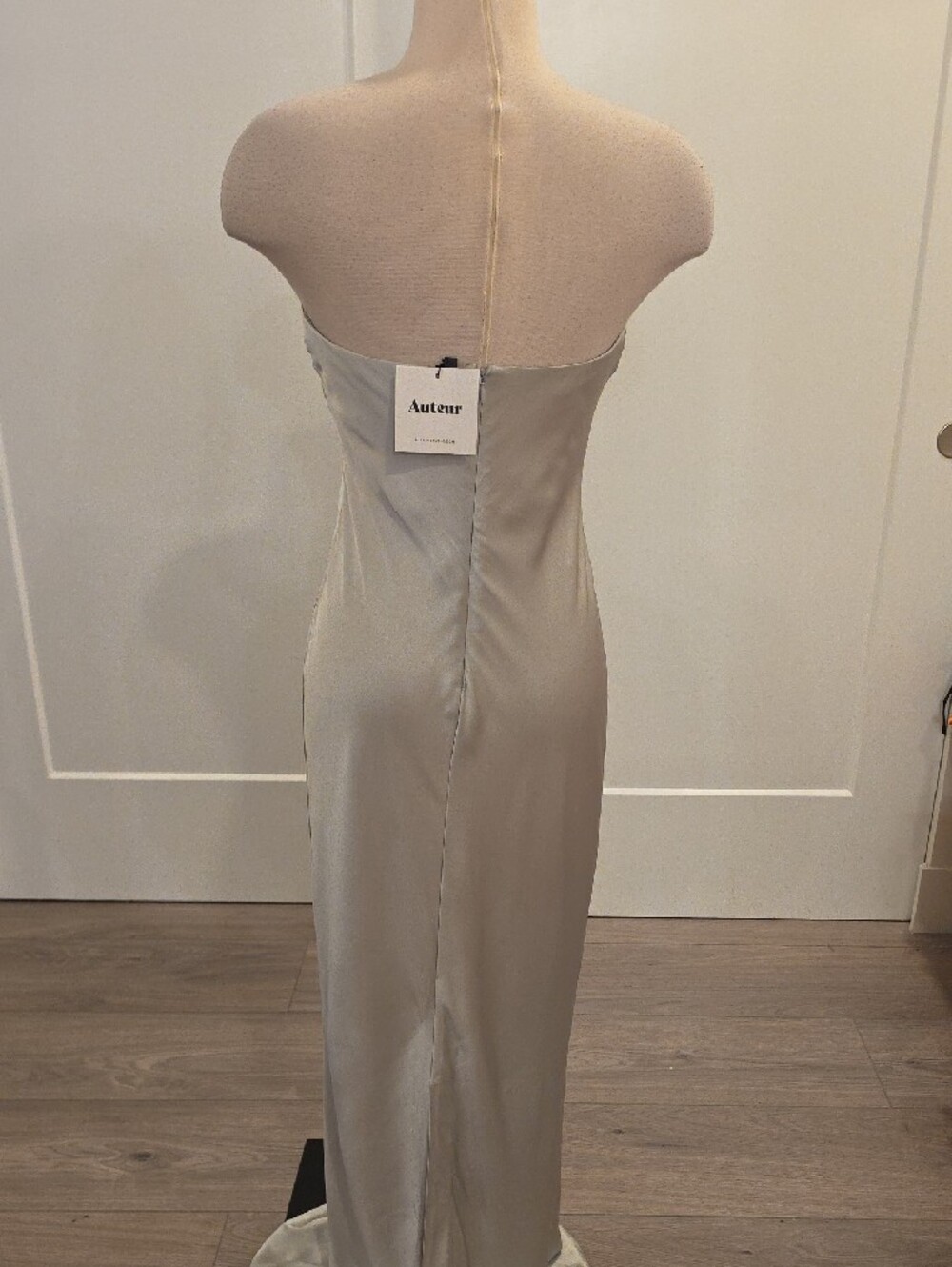 Auteur Solene Strapless Satin column Gown in Silver size M new with tags - Picture 6 of 13
